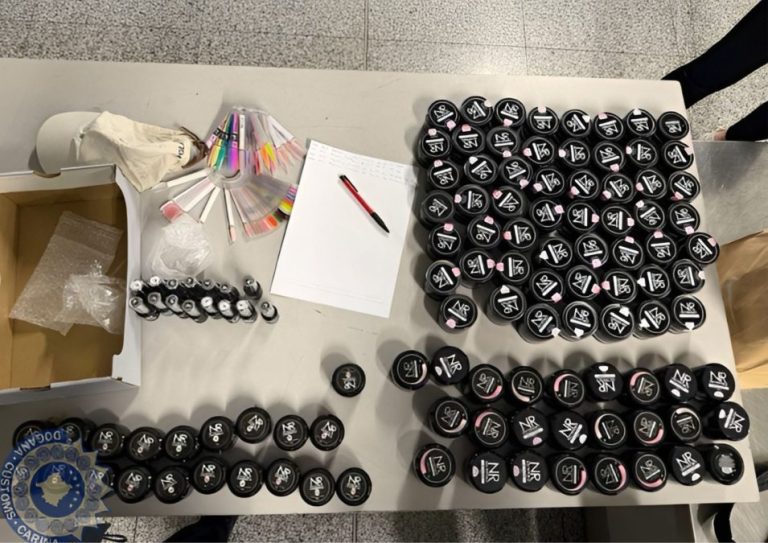 Zaplenjeno oko stotinu kozmetičkih preparata na aerodromu u Prištini