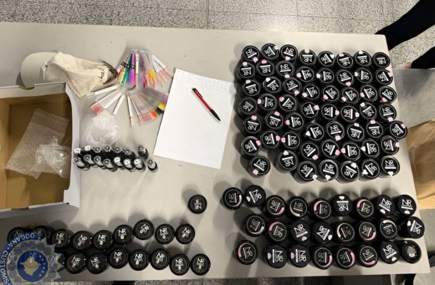 Zaplenjeno oko stotinu kozmetičkih preparata na aerodromu u Prištini