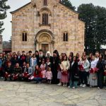 Patrijarh Porfirije sa stipendistima u Dečanima