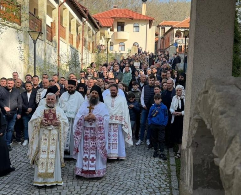Istočni petak svečano obeležen u manastiru Draganac uz više od hiljadu vernika