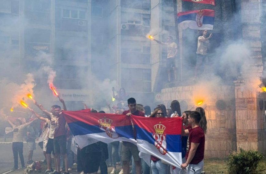 Maturanti Gimnazije u Kosovskoj Mitrovici proslavili poslednji školski dan