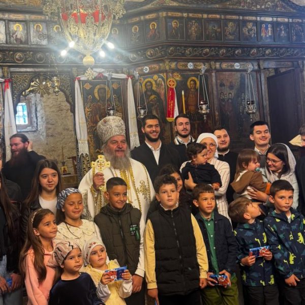 Episkop Andrej služio liturgiju u Orahovcu