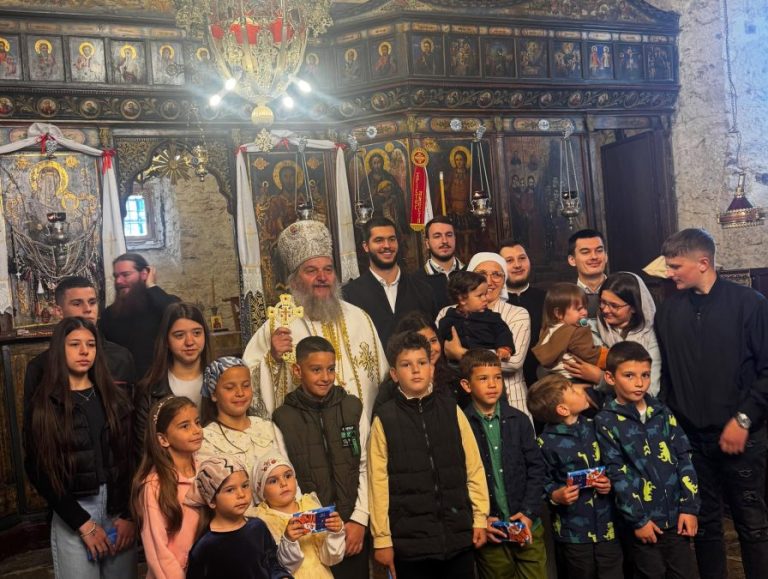 Episkop Andrej služio liturgiju u Orahovcu