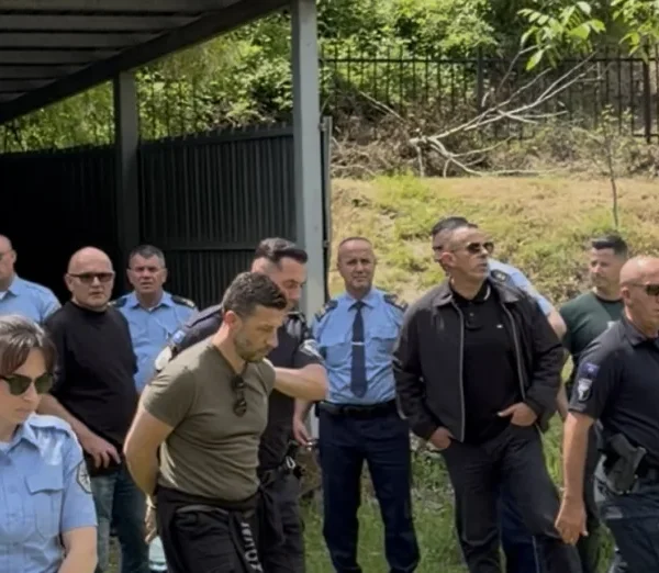 Mladići privedeni ispred manastira u&hellip;