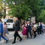 Defile maturanata Gimnazije u Kosovskoj Mitrovici