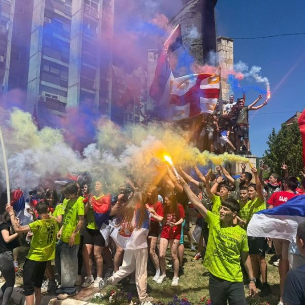 Maturanti proslavili kraj školske godine u Severnoj Mitrovici