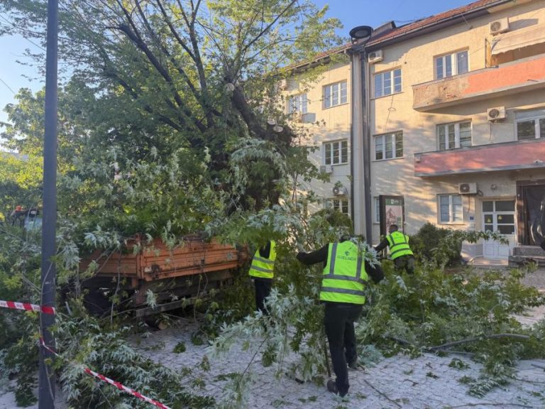 Jak vetar pričinio štetu u Prištini