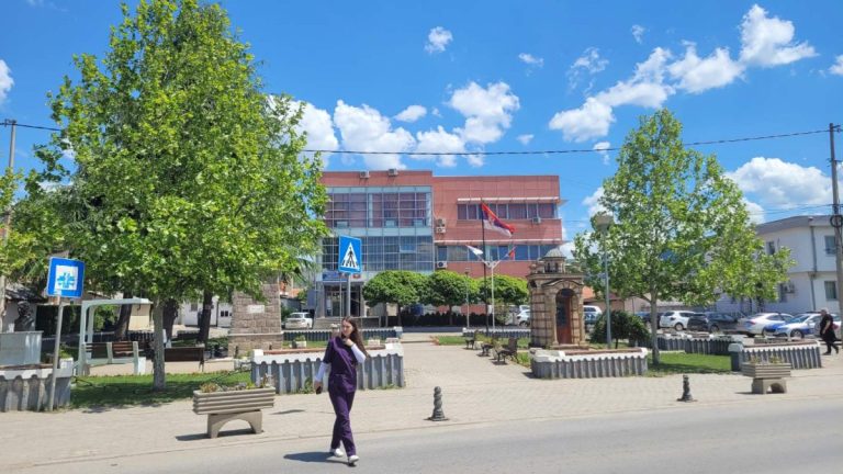 U Gračanici uhapšen muškarac zbog pretnji vatrenim oružjem,&hellip;