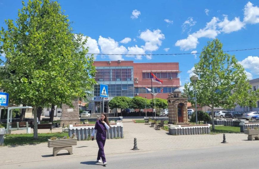 U Gračanici uhapšen muškarac zbog pretnji vatrenim oružjem, oduzeti pištolj i puška
