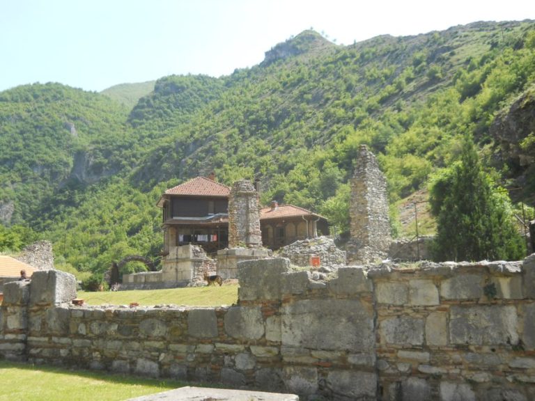 Počinje peti festival umetnosti za decu „Filigrani“ u manastiru Svetih arhangela kod Prizrena