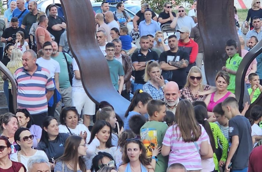 Muzika, smeh i humanost na Trgu braće Milić u Severnoj Mitrovici