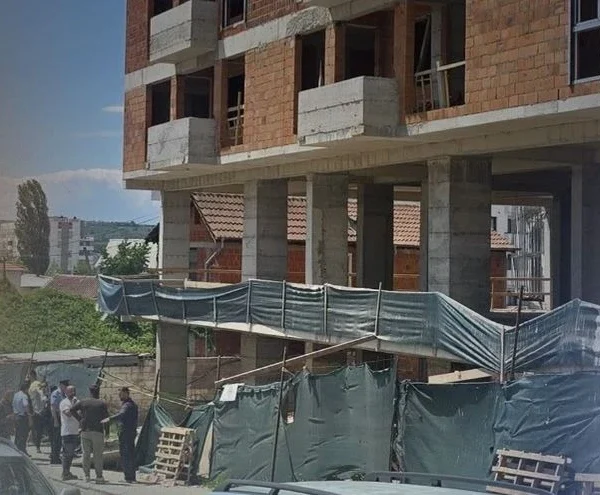 Radnik poginuo u padu sa…