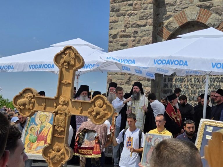 U prisustvu velikog broja vernika, služen parastos na&hellip;