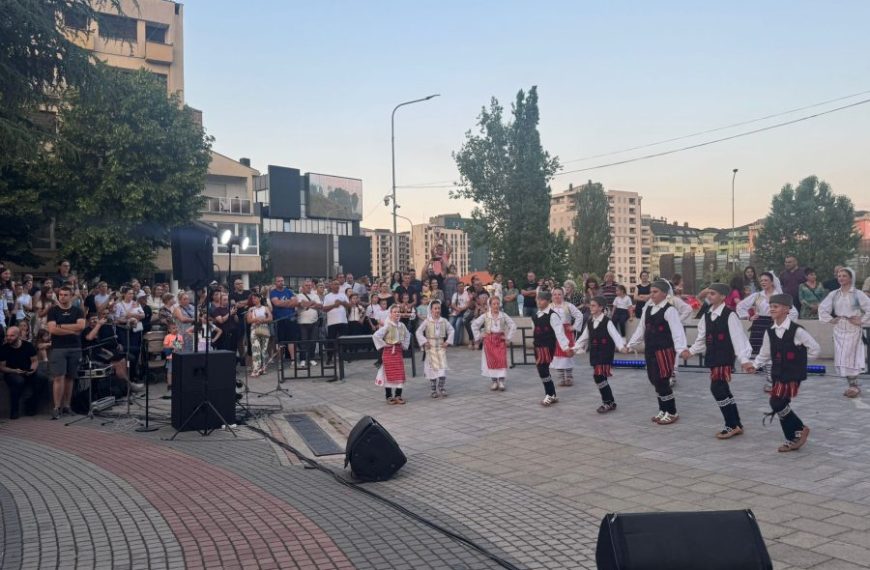 Pesmom i igrom “U susret Vidovdanu” u Kosovskoj Mitrovici
