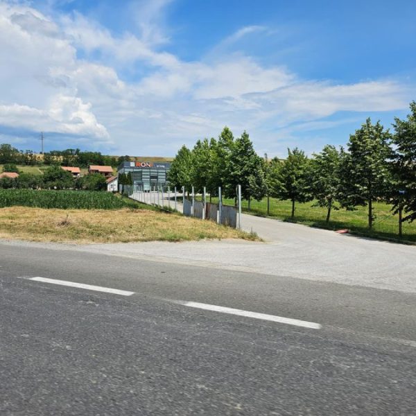 Dve osobe poginule, pešak povređen
