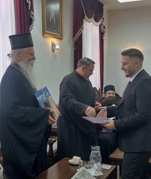 Prizrenska bogoslovija: Diplome uručene maturantima