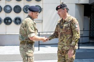 Zamenik komandanta KFOR-a razgovarao sa generalom NATO-a
