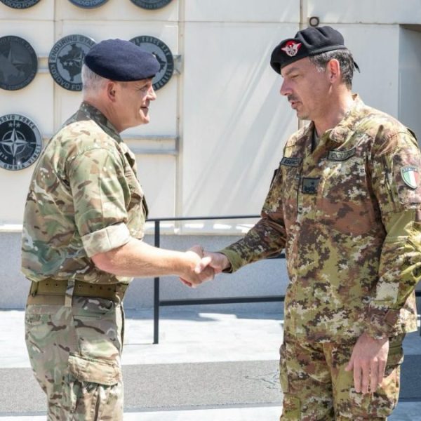 Zamenik komandanta KFOR-a razgovarao sa generalom NATO-a
