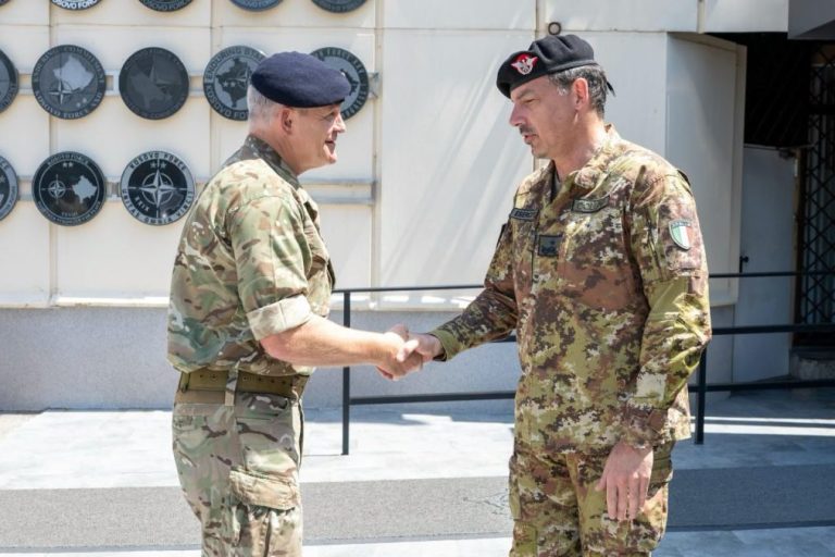 Zamenik komandanta KFOR-a razgovarao sa generalom NATO-a