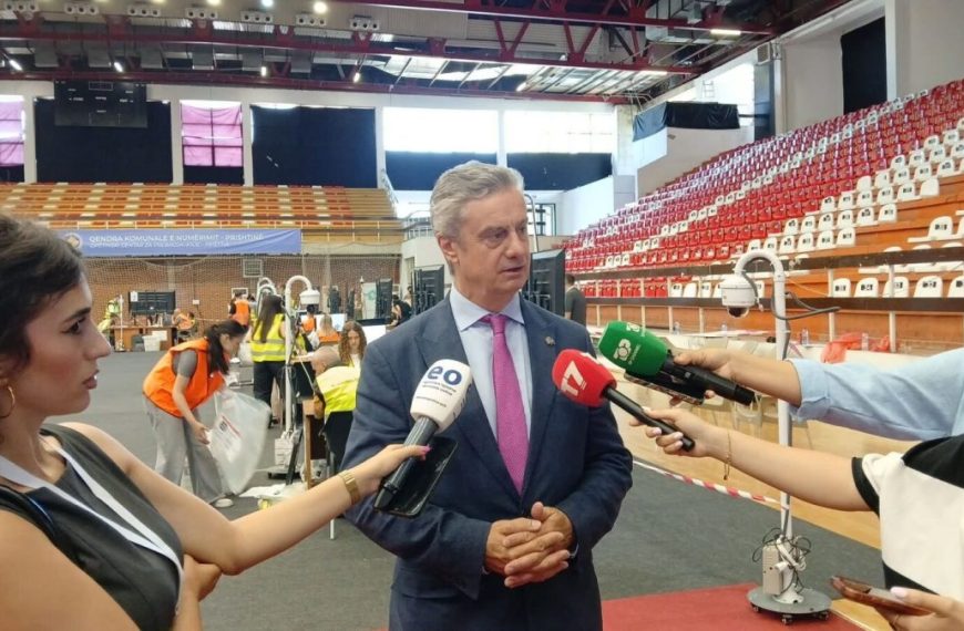 Hargrivs: Partije da se udruže kako bi formirale institucije