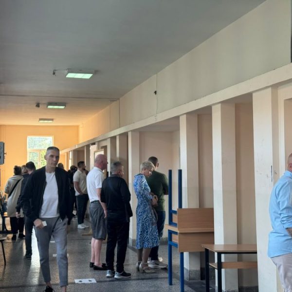 Vanredni parlamentarni izbori na Kosovu…