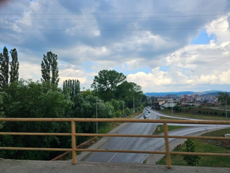 Srbin uhapšen u Južnoj Mitrovici zbog navodnog davanja mita policajcima