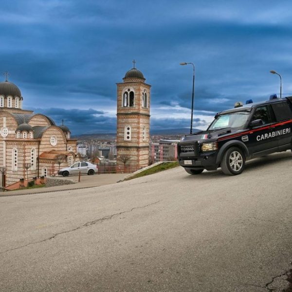 Karabinjeri patroliraju Severnom Mitrovicom