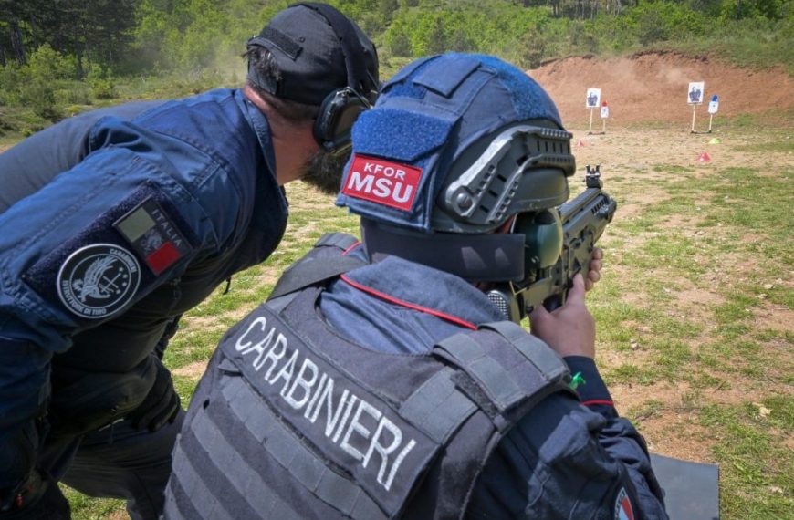 Karabinijeri na vežbi bojevog gađanja