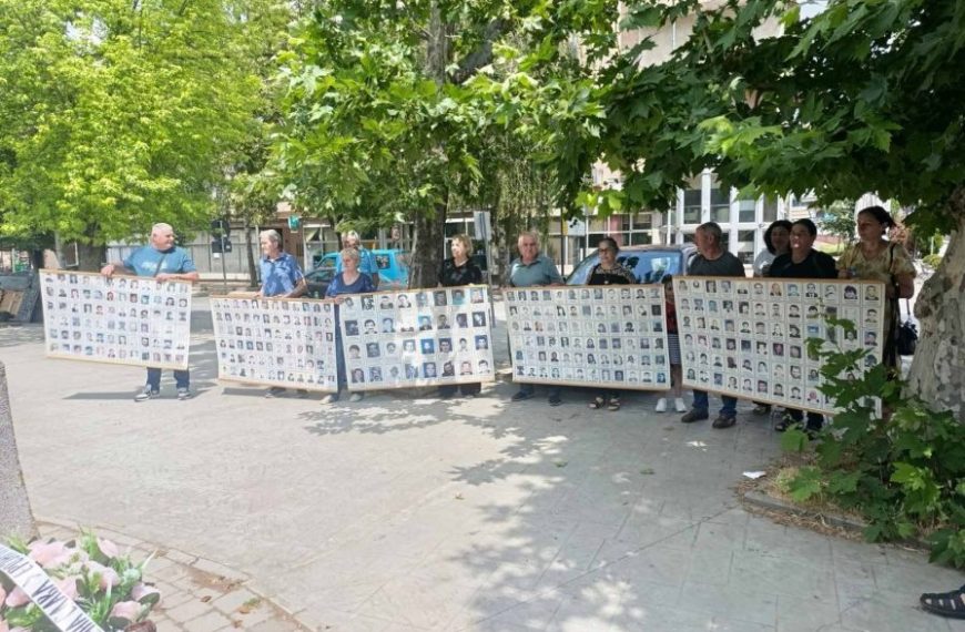 Sa obeležavanja godišnjice otmice rudara kopa „Belaćevac“ u Kosovskoj Mitrovici: „Samo mi porodice nestalih znamo koliko boli živeti u neizvesnosti“