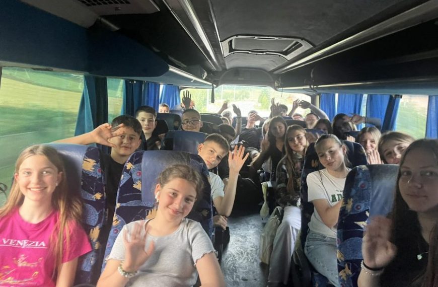 Oko 750 dece i prosvetnih radnika sa Kosova&hellip;