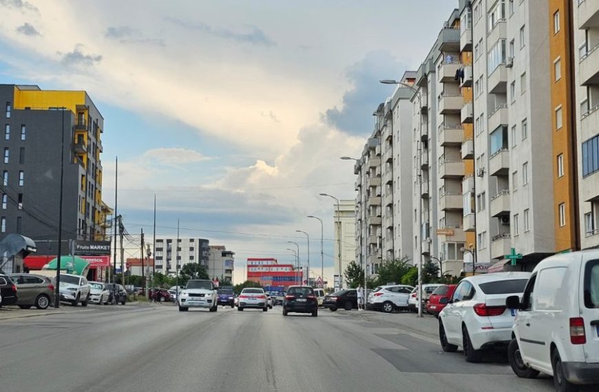 Priština odustala od takse za automobile u centru grada