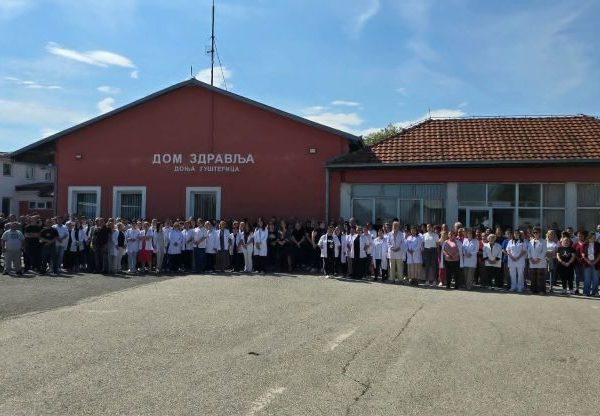 Nastavljeni protesti podrške uhapšenim direktorima…