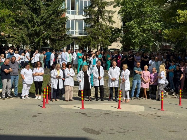 Sever Kosova: Protesti zaposlenih u zdravstvu i obrazovanju zbog hapšenja direktora