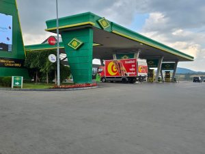 Cena nafte porasla na 1,77 evra po litru