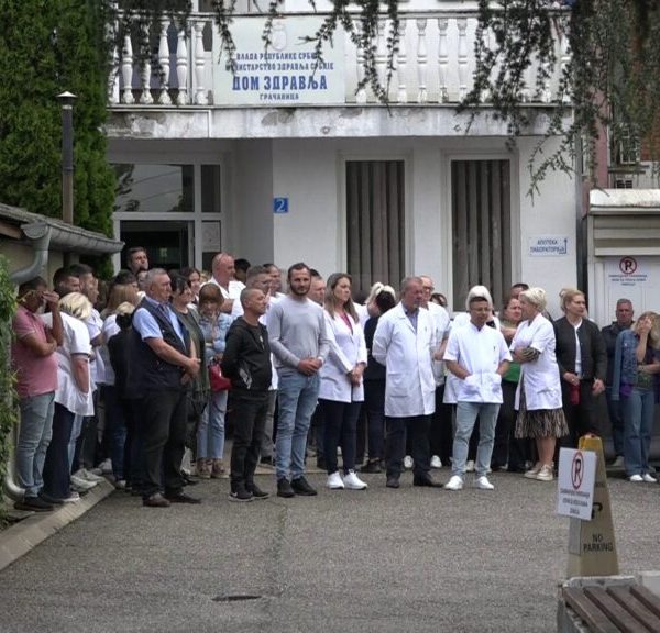 Skupovi podrške uhapšenim direktorima nastavljeni&hellip;