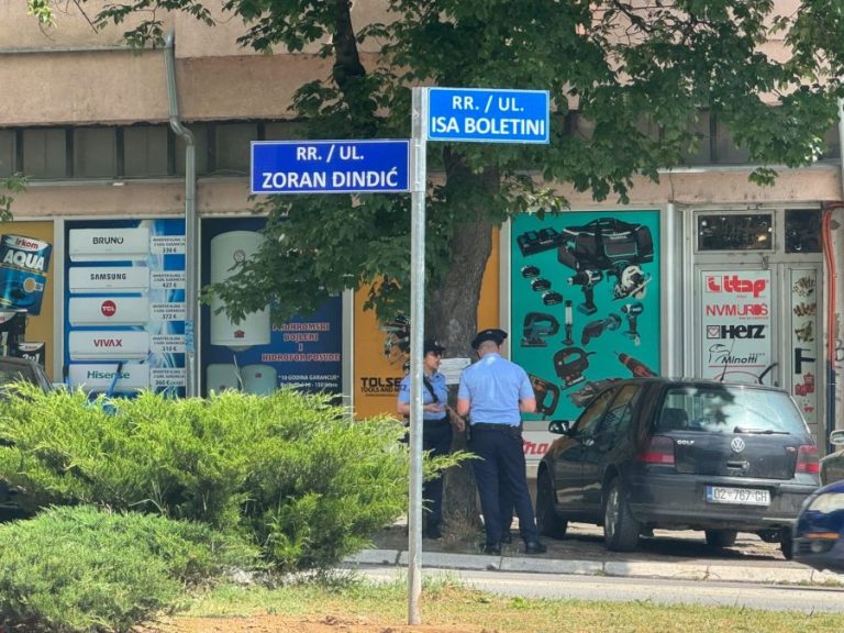 Počelo postavljanje novih tabli sa nazivima ulica u Severnoj Mitrovici