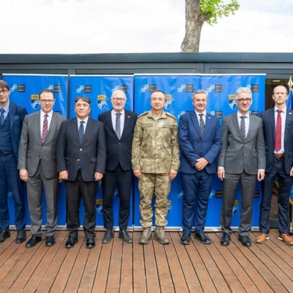Komandant KFOR-a sa predstavnicima Kvinte&hellip;