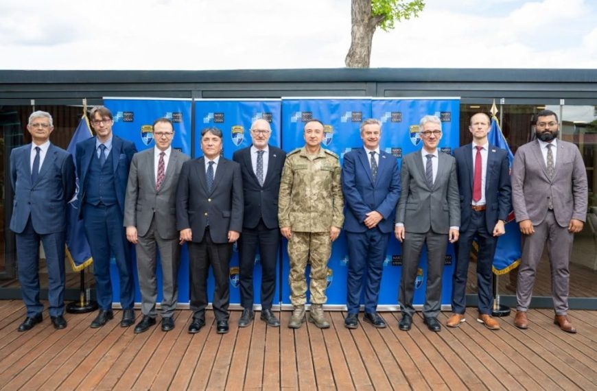 Komandant KFOR-a sa predstavnicima Kvinte i EU