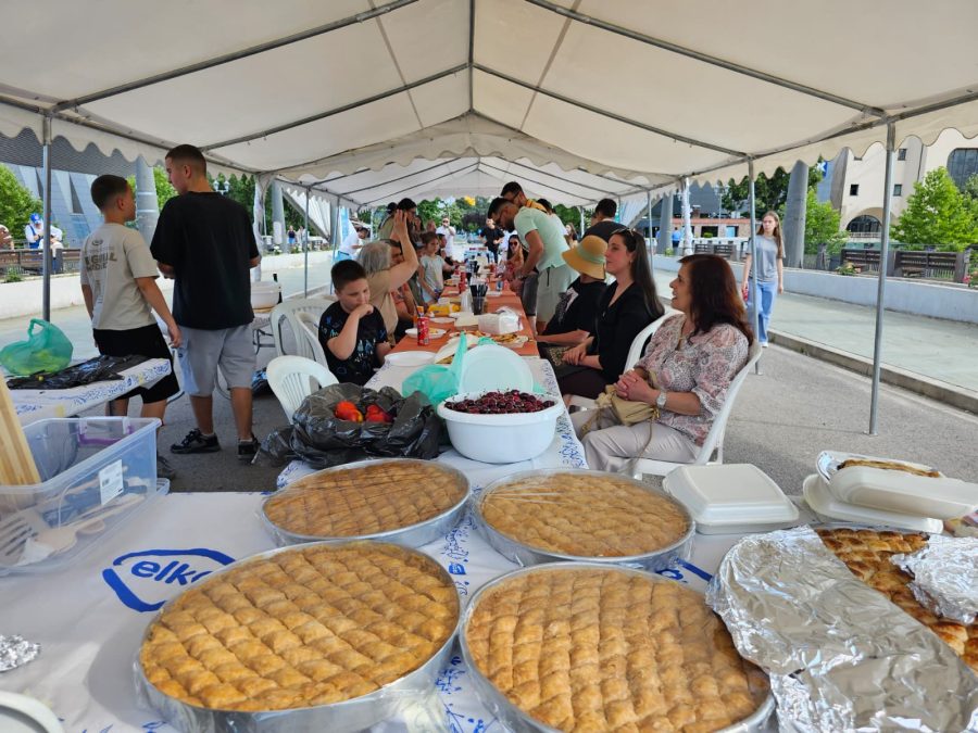 Most kao trpeza: „Večera bez granica“ okupila Mitrovčane