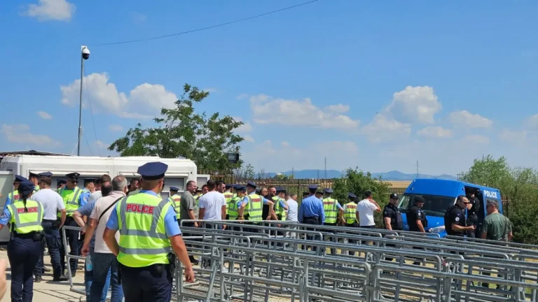 NVO sa severa: Ispitati zakonitosti postupanja policije i suda nakon Vidovdana na Gazimestanu