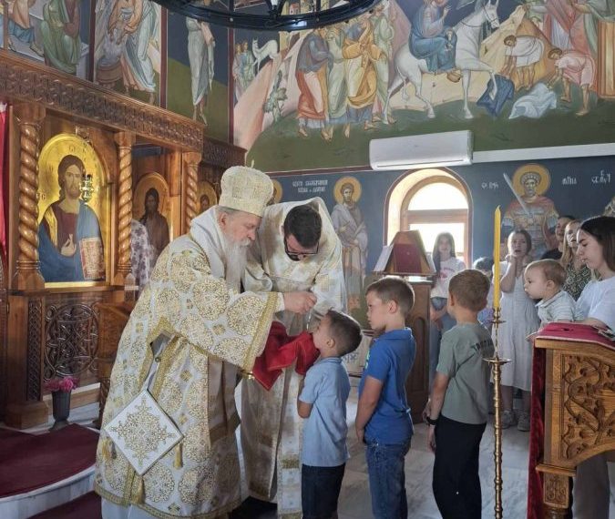 Mitropolit Teodosije služio liturgiju u povratničkom selu Osojane: Vera je naš život
