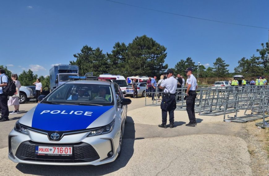 Mediji: Najmanje 36 privedenih na Gazimestanu, 20 nema kosovska dokumenta, čeka ih deportacija