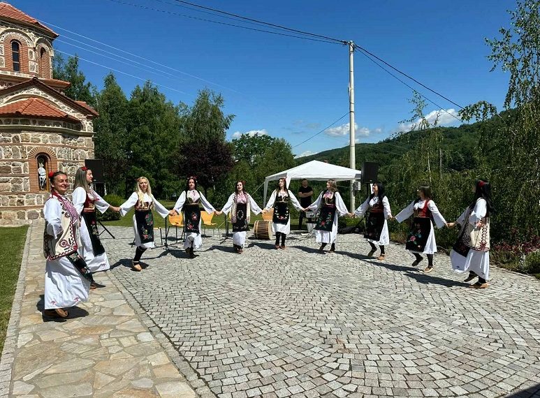 U Ibarskom Kolašinu „Dani jorgovana“ u čast kraljice Jelene Anžujske