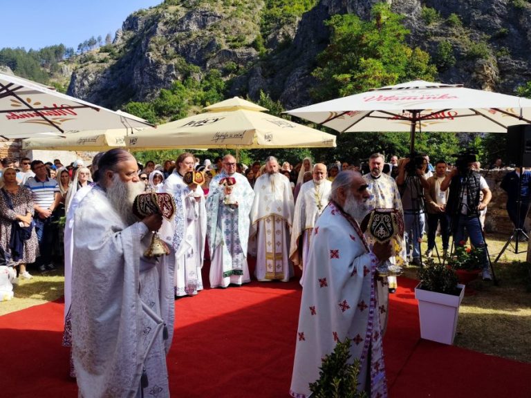 U Svetim arhangelima kod Prizrena obeležena slava, policija pretresala vernike