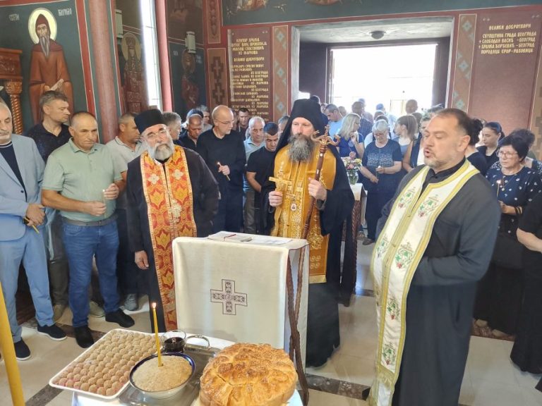 Na beogradskom groblju Orlovača služen parastos Srbima stradalim u orahovačkom kraju