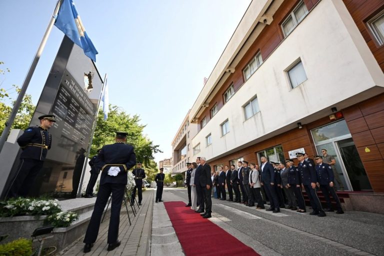 Kurti odao počast poginulim policajcima: Oko 200 Srba uključeno u Kosovsku policiju nakon 2022. godine