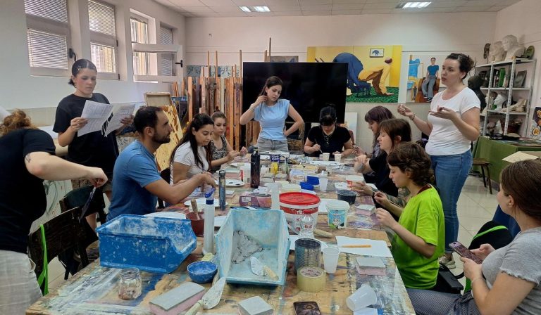 Projekcija filma i predstavljanje radionica „solidARTno“ večeras u Kosovskoj Mitrovici