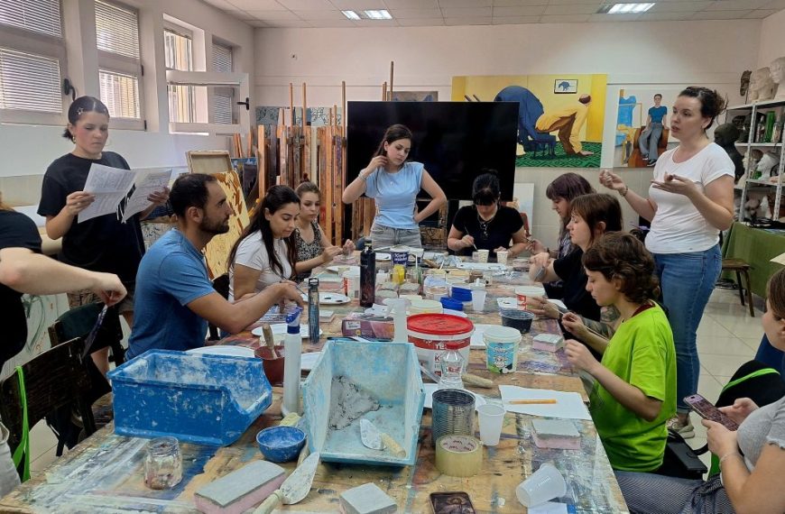 Projekcija filma i predstavljanje radionica „solidARTno“ večeras u Kosovskoj Mitrovici