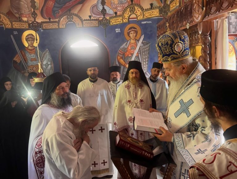 Obeležena slava manastira Devina Voda uz prvo monašenje: Liturgiju služio mitropolit Teodosije