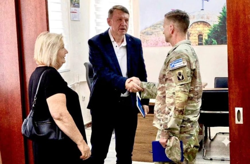 Predstavnici Kfora sa gradonačelnikom Zvečana